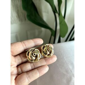 Vintage Inspired Gold Tone Plated Rose Clip On Earrings Floral Unique Rare Find